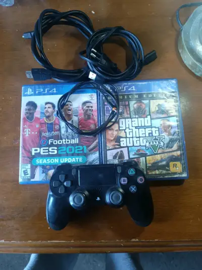 Consola PS4 con control y juegos PES 2021 y GTA V - miniatura 2