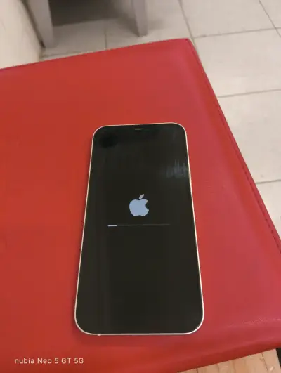 iPhone 12 Blanco en Buen Estado - miniatura 1