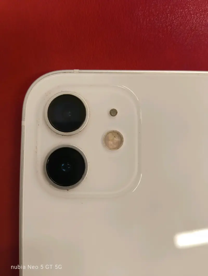iPhone 12 Blanco en Buen Estado - 3