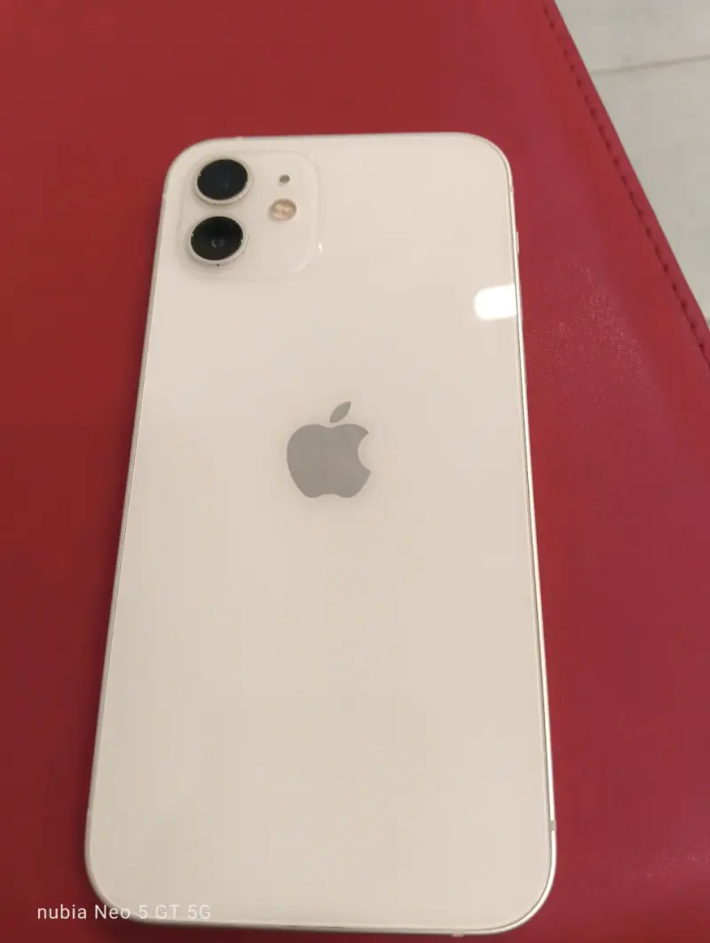 iPhone 12 Blanco en Buen Estado - 4