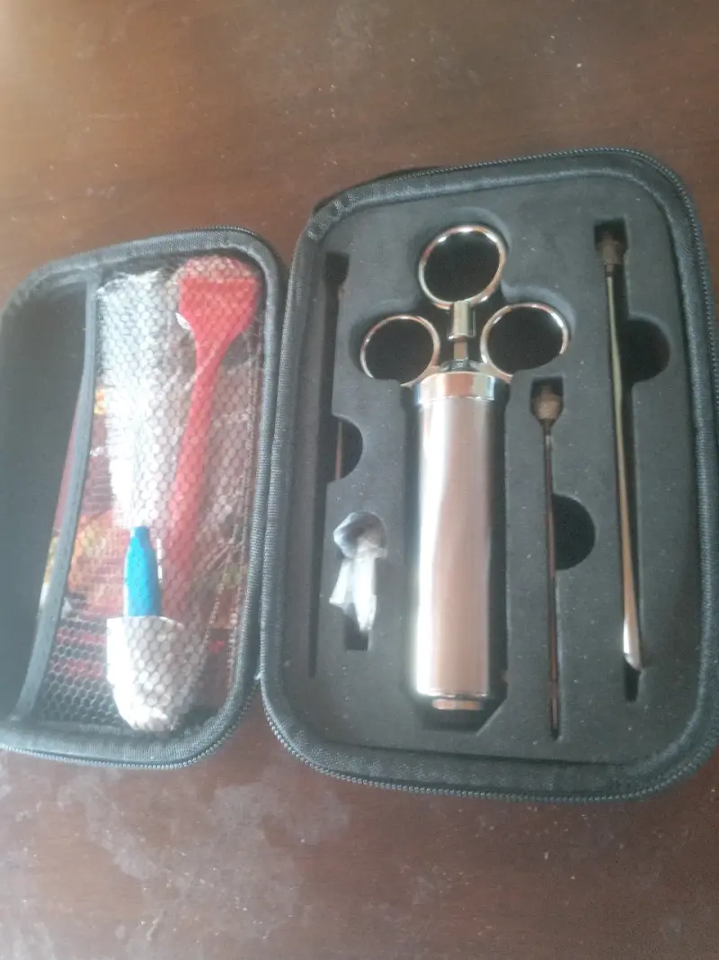 Inyector de adobos de acero inoxidable con estuche - 2