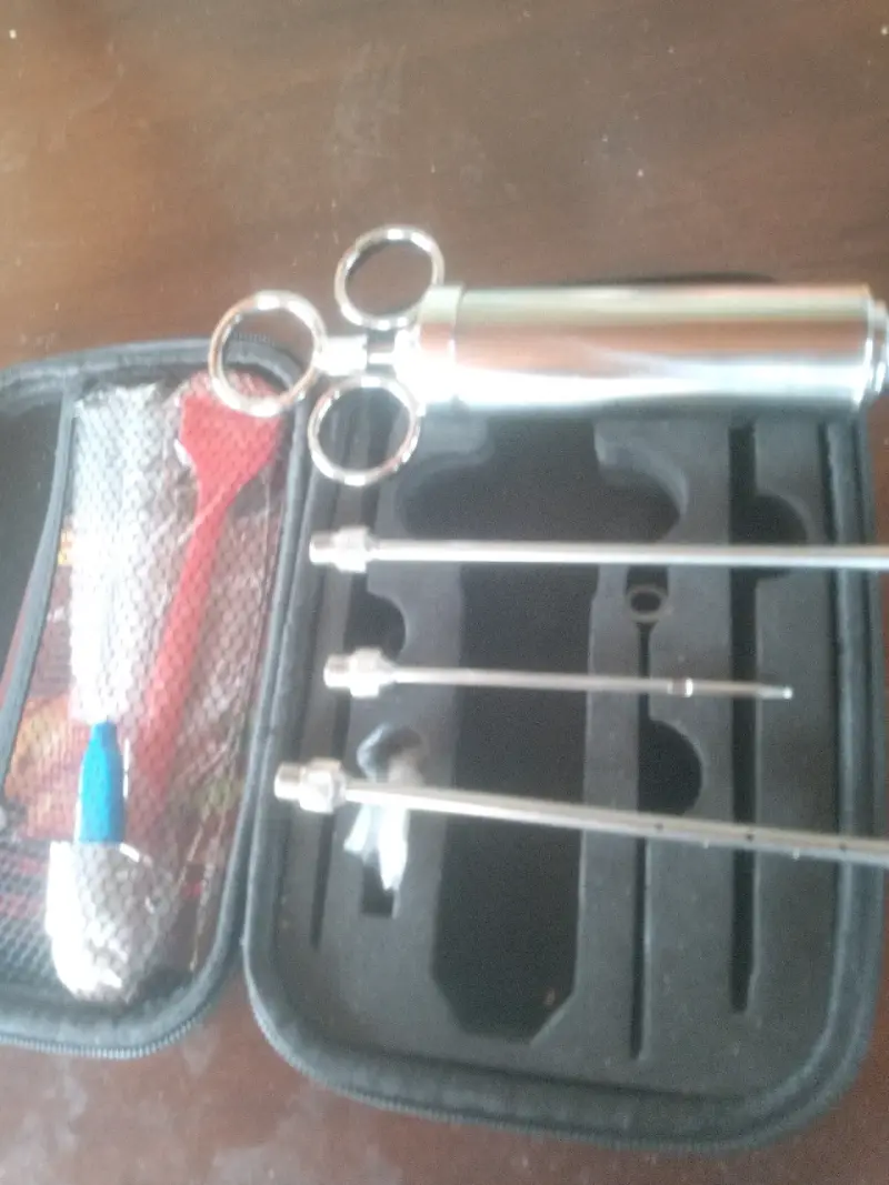 Inyector de adobos de acero inoxidable con estuche - 3