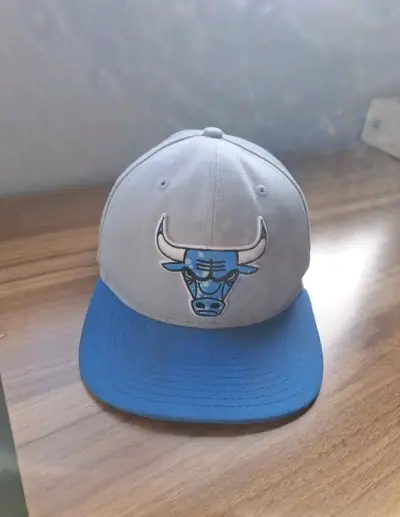 Gorra NBA Chicago Bulls gris y azul - miniatura 2