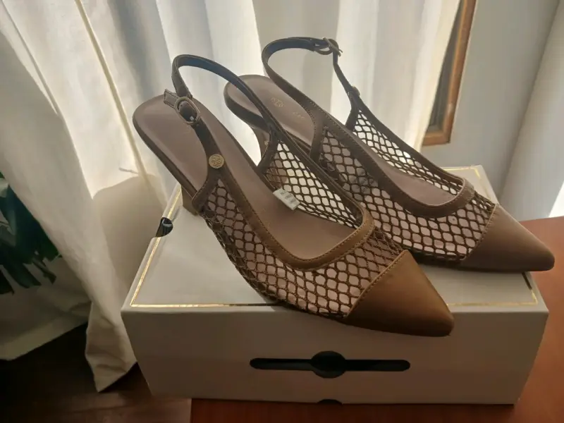 Zapatos de tacón de malla beige Cecilia Bolocco - 1