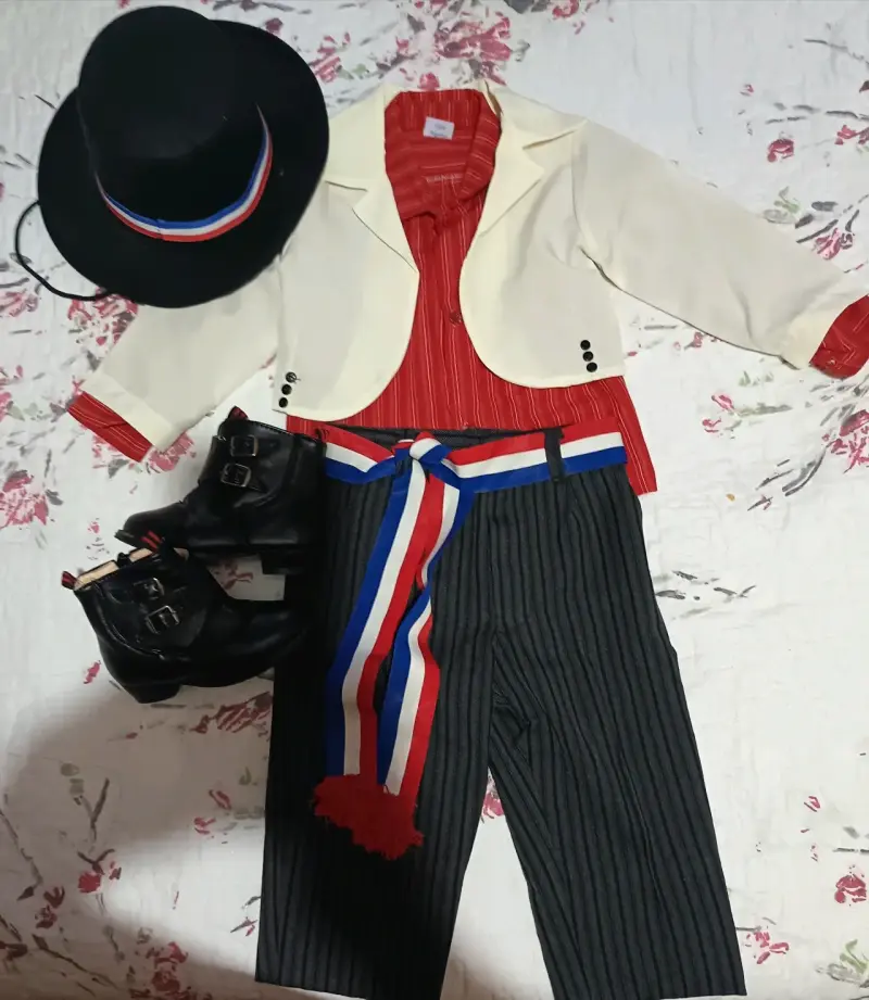 Traje de huaso para niño con sombrero y botas - 1