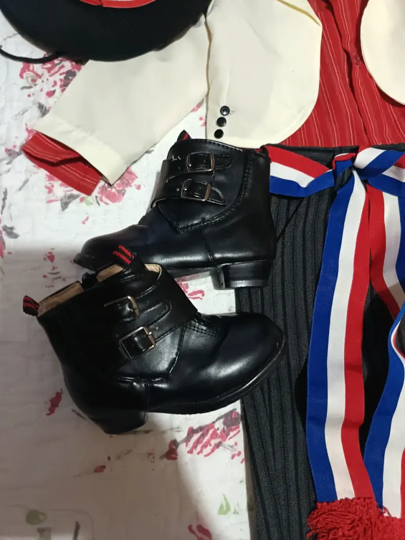Traje de huaso para niño con sombrero y botas - 2