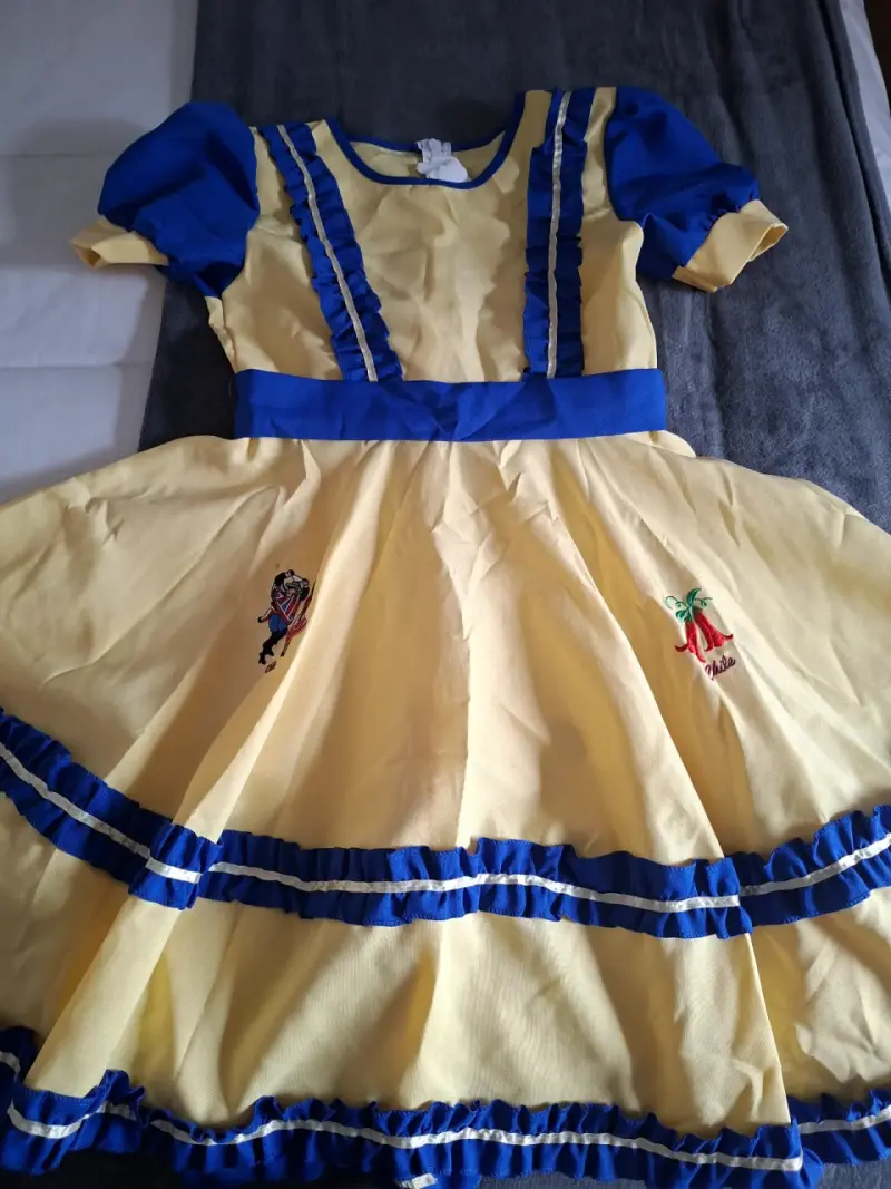 Vestido típico chileno para niña con volantes azules - 1