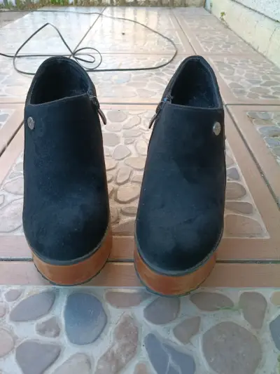 Botines de tacón alto negros con tachas - miniatura 2