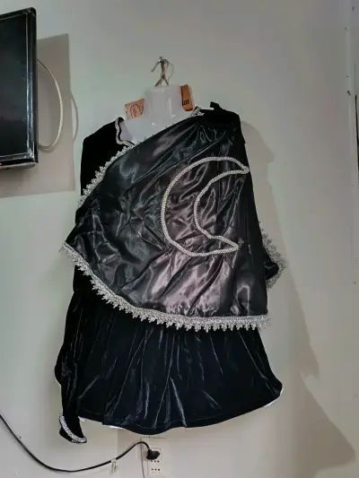 Vestido de Baile Negro con Detalles Brillantes - miniatura 4