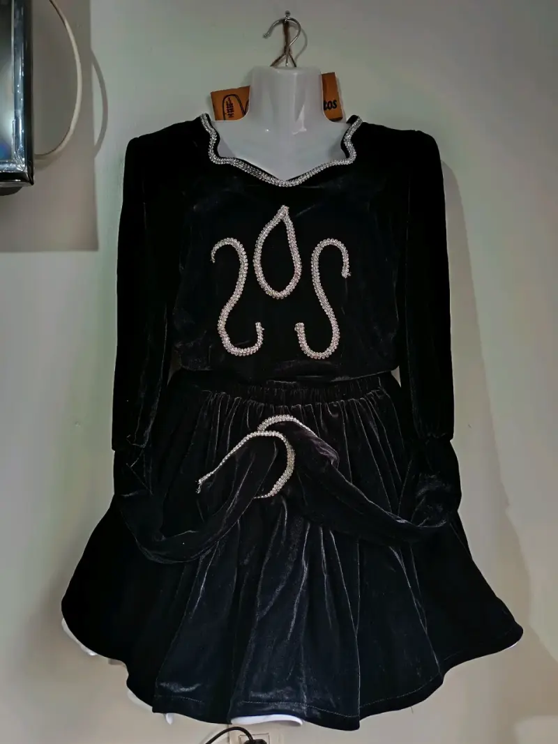 Vestido de Baile Negro con Detalles Brillantes - 5