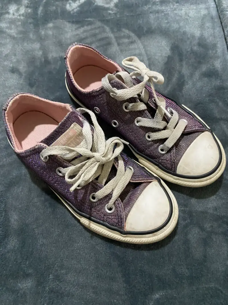 Zapatillas de lona moradas para niños