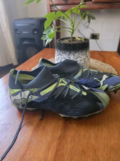 Botines de fútbol Puma Future negros y verdes - miniatura 1
