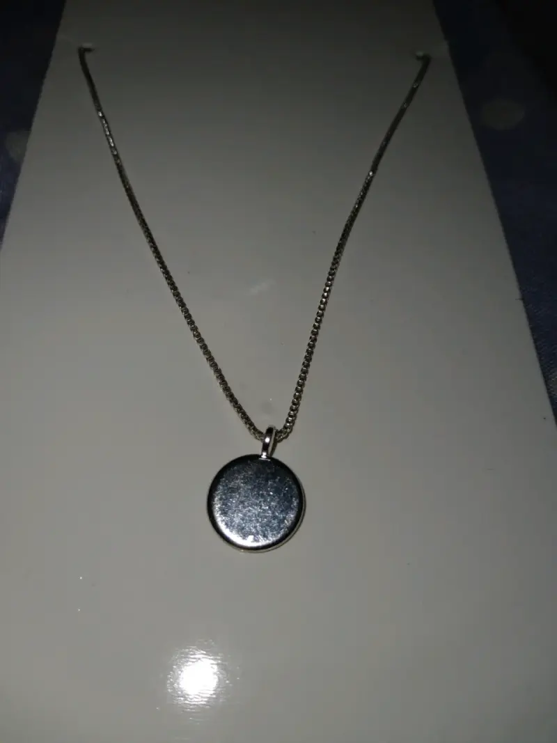 Collar con colgante redondo plateado - 1
