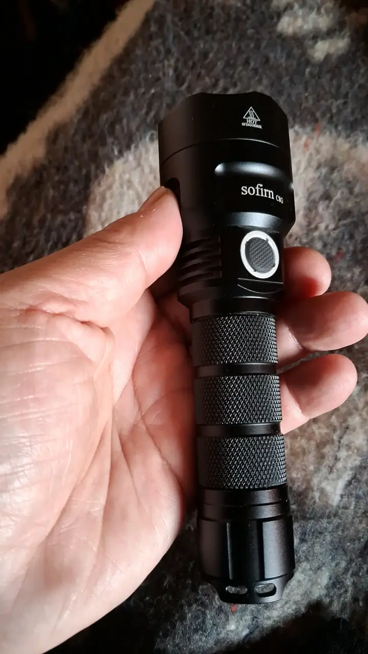 Linterna táctica LED Sofirn C8G 2000lm recargable - 5