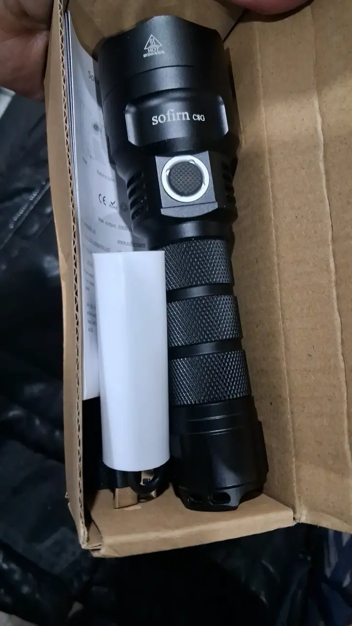 Linterna táctica LED Sofirn C8G 2000lm recargable - 3