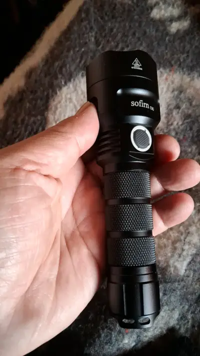 Linterna táctica LED Sofirn C8G 2000lm recargable - miniatura 5