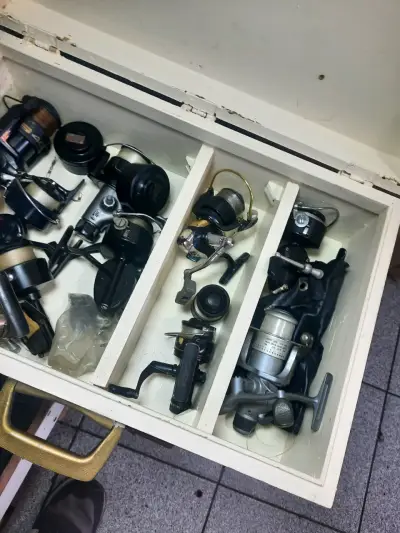 Set de carretes de pesca metálico con caja - miniatura 3