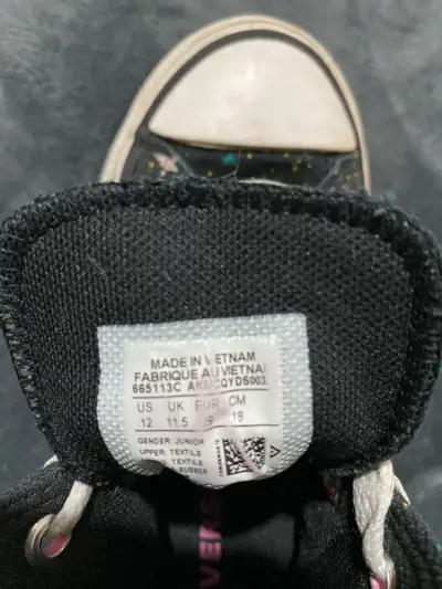 Zapatillas Converse All Star negras con diseño estelar - miniatura 2
