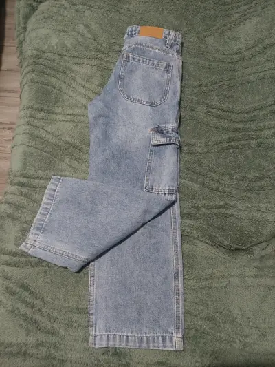 Jeans cargo de mezclilla azul para niña - miniatura 1