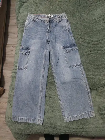 Jeans cargo de mezclilla azul para niña - miniatura 2