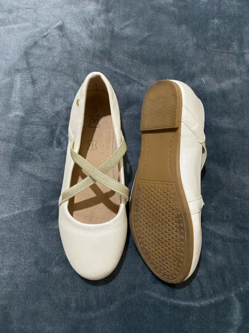Zapatos de niña beige con tiras cruzadas - 2