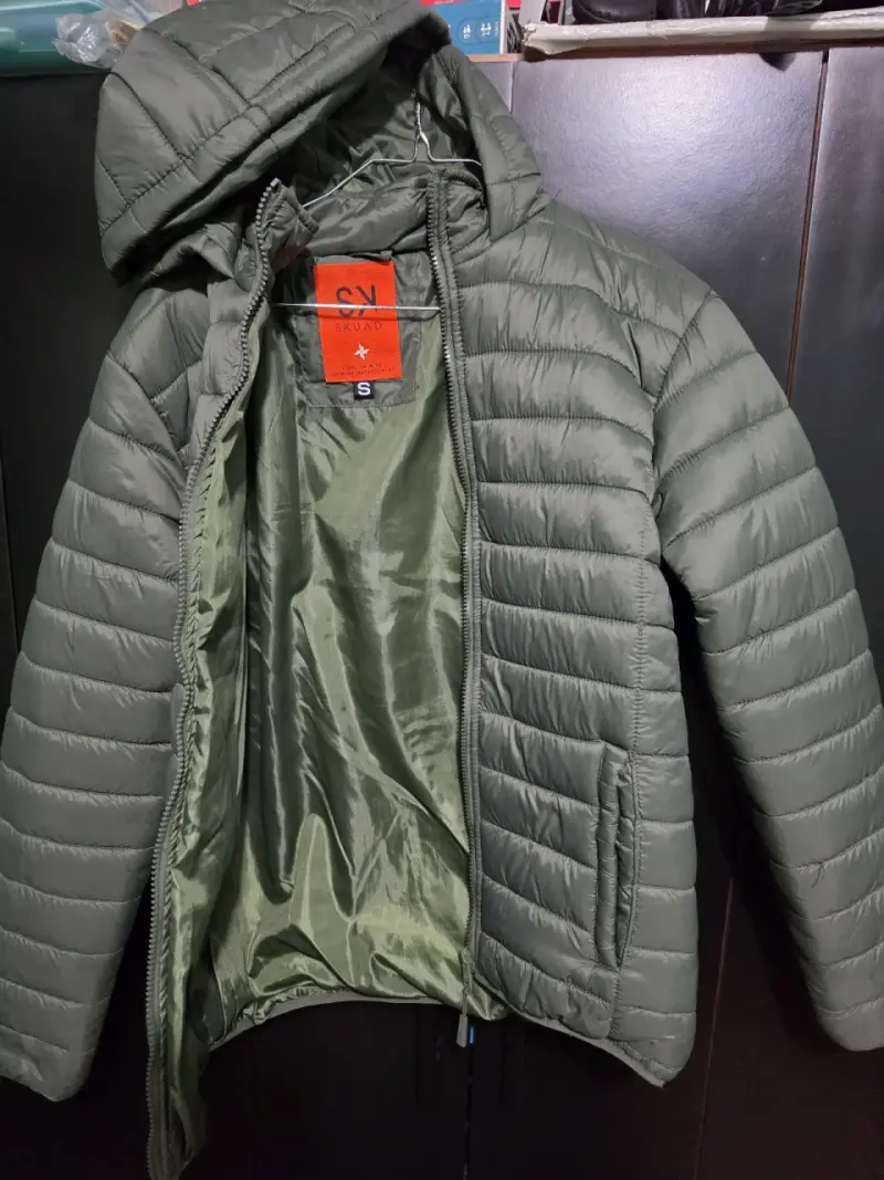 Chaqueta acolchada verde con capucha para hombre - 2