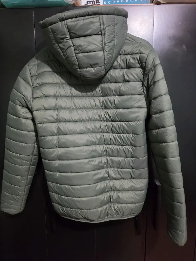 Chaqueta acolchada verde con capucha para hombre - 3