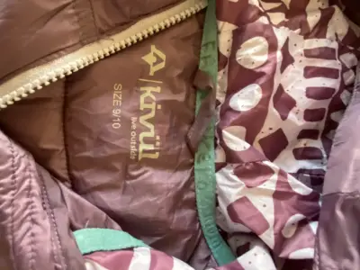 Chaqueta acolchada morada para niña Kivuli - miniatura 2