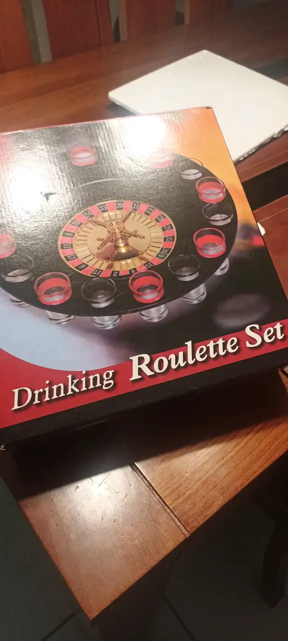 Juego de ruleta con vasos de shot - 2