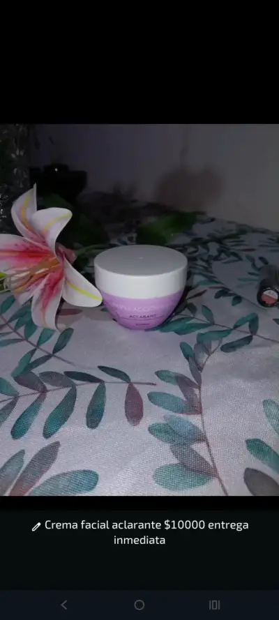 Crema facial aclaradora Ésika Triple Acción - miniatura 1