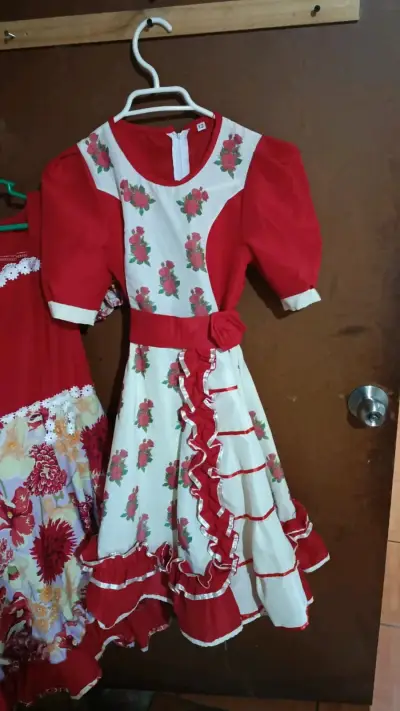 Vestidos folclóricos para niña en rojo y blanco - miniatura 3