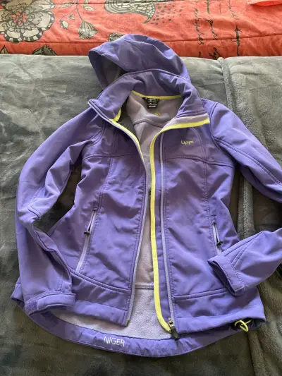 Chaqueta Morada Mujer Uppii con Capucha - miniatura 1