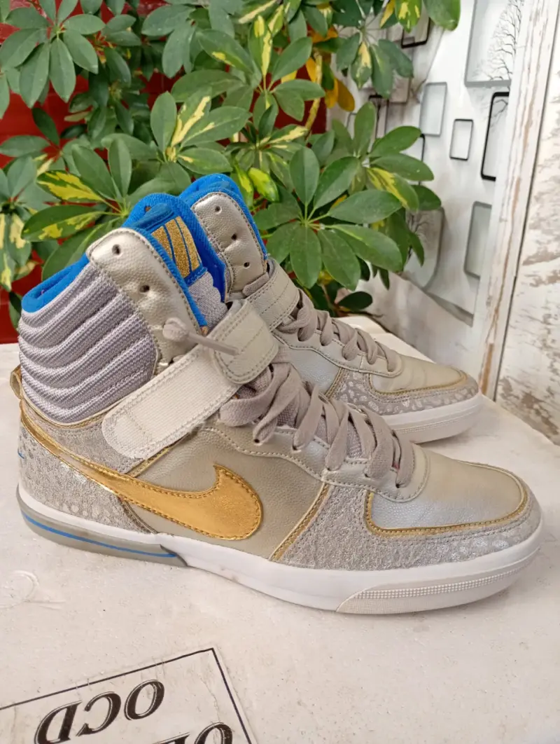 Zapatillas deportivas Nike doradas y plateadas - 3