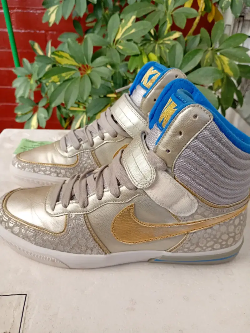Zapatillas deportivas Nike doradas y plateadas - 5