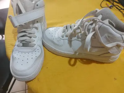 Zapatillas deportivas blancas Nike Air Force 1 - miniatura 2