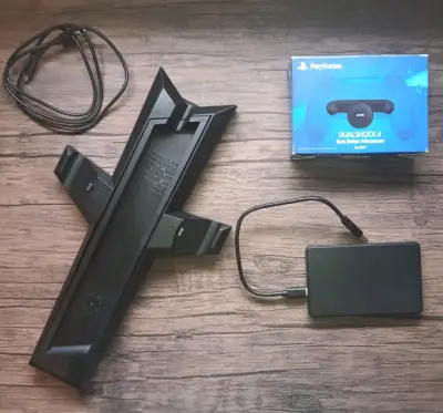 Consola PlayStation 4 Slim con dos controles y accesorios - miniatura 2