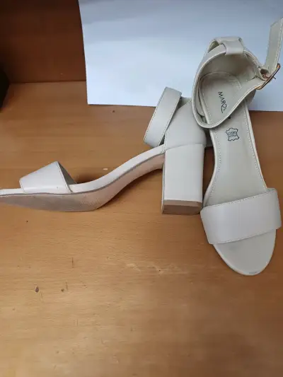 Sandalias de tacón alto en cuero negro y beige - miniatura 2