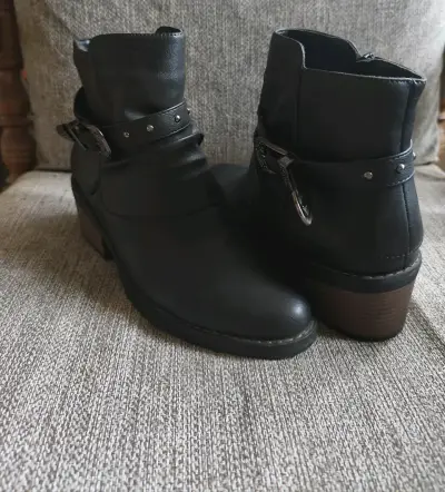 Botines de cuero negro con hebilla decorativa - miniatura 2