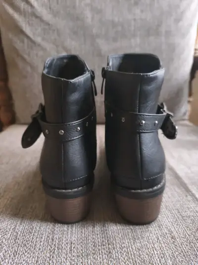 Botines de cuero negro con hebilla decorativa - miniatura 3