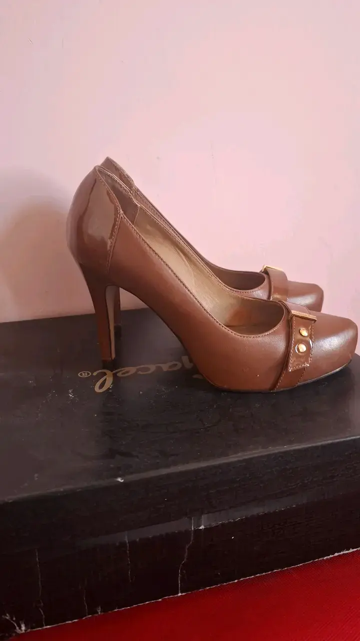 Zapatos de Tacón Alto Marrones Elegantes - 1
