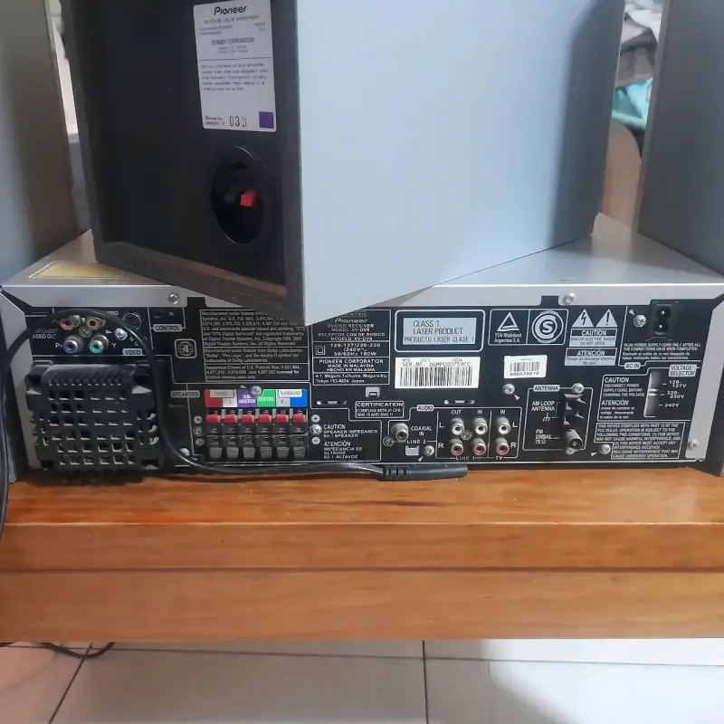 Sistema de sonido Pioneer con subwoofer y parlantes - 4