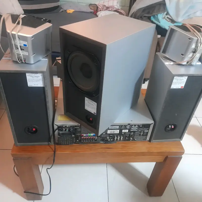 Sistema de sonido Pioneer con subwoofer y parlantes - 5