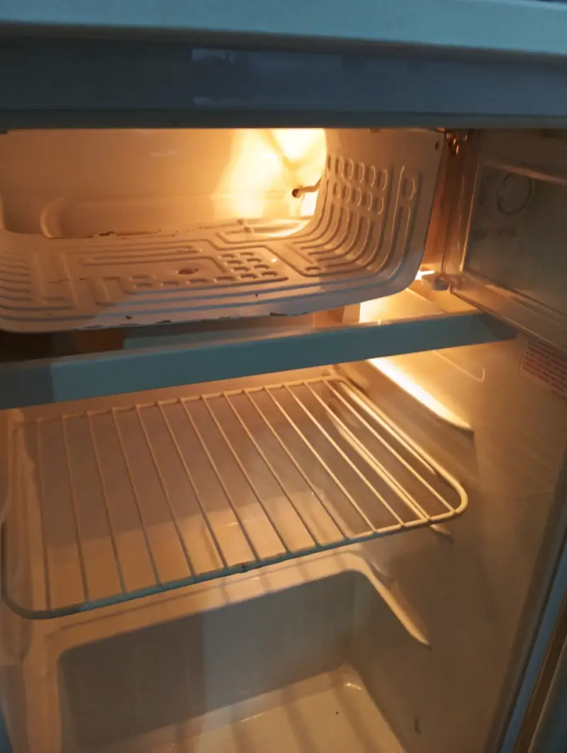 Refrigerador compacto blanco en buen estado - 1