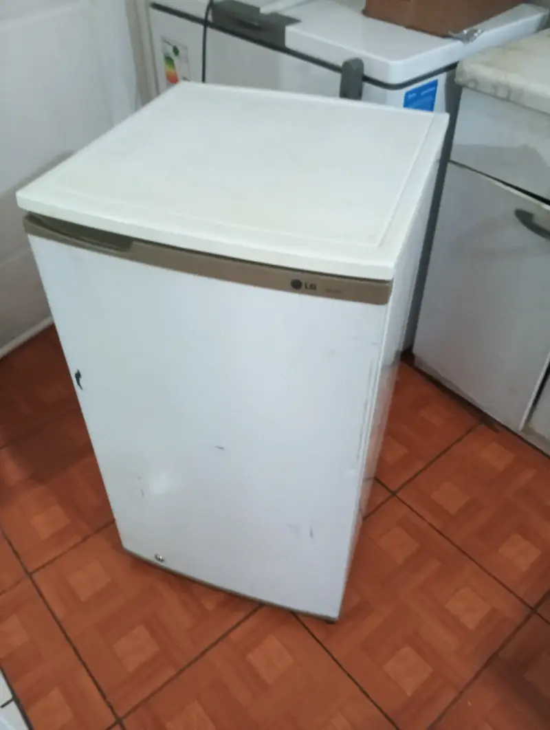 Refrigerador compacto blanco en buen estado - 5