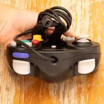 Control Nintendo GameCube negro en buen estado - miniatura 3