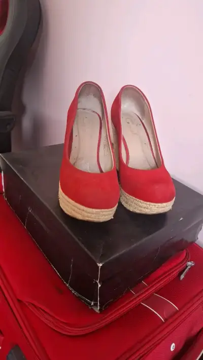 Zapatos de cuña rojos con plataforma de yute - miniatura 2