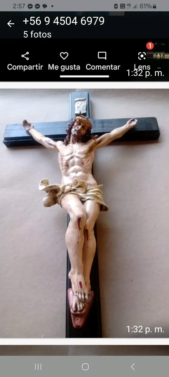 Crucifijo de madera con figura de Cristo - 1