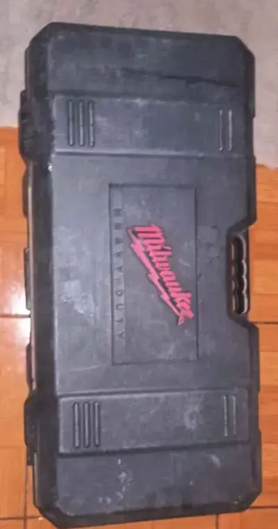 Martillo Demoledor Milwaukee con Estuche - 1