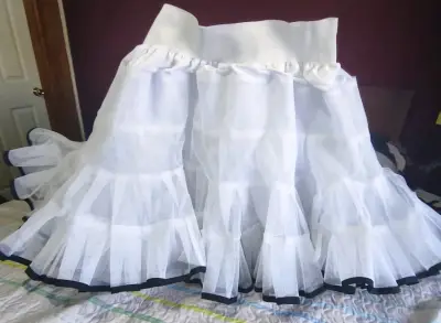 Falso blanco con bordes negros - miniatura 1