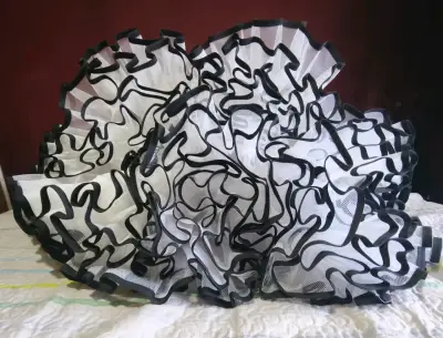 Falso blanco con bordes negros - miniatura 3